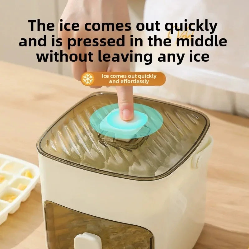 २०२५ नयाँ आइस बक्स एक क्लिकमा डि आइसिङ र सजिलो डिमोल्डिङ आइस ग्रिड ठूलो क्षमताको आइस मेकिंग बक्स स्क्वायर प्लास्टिक मोल्ड स्ट्रेनरको साथ